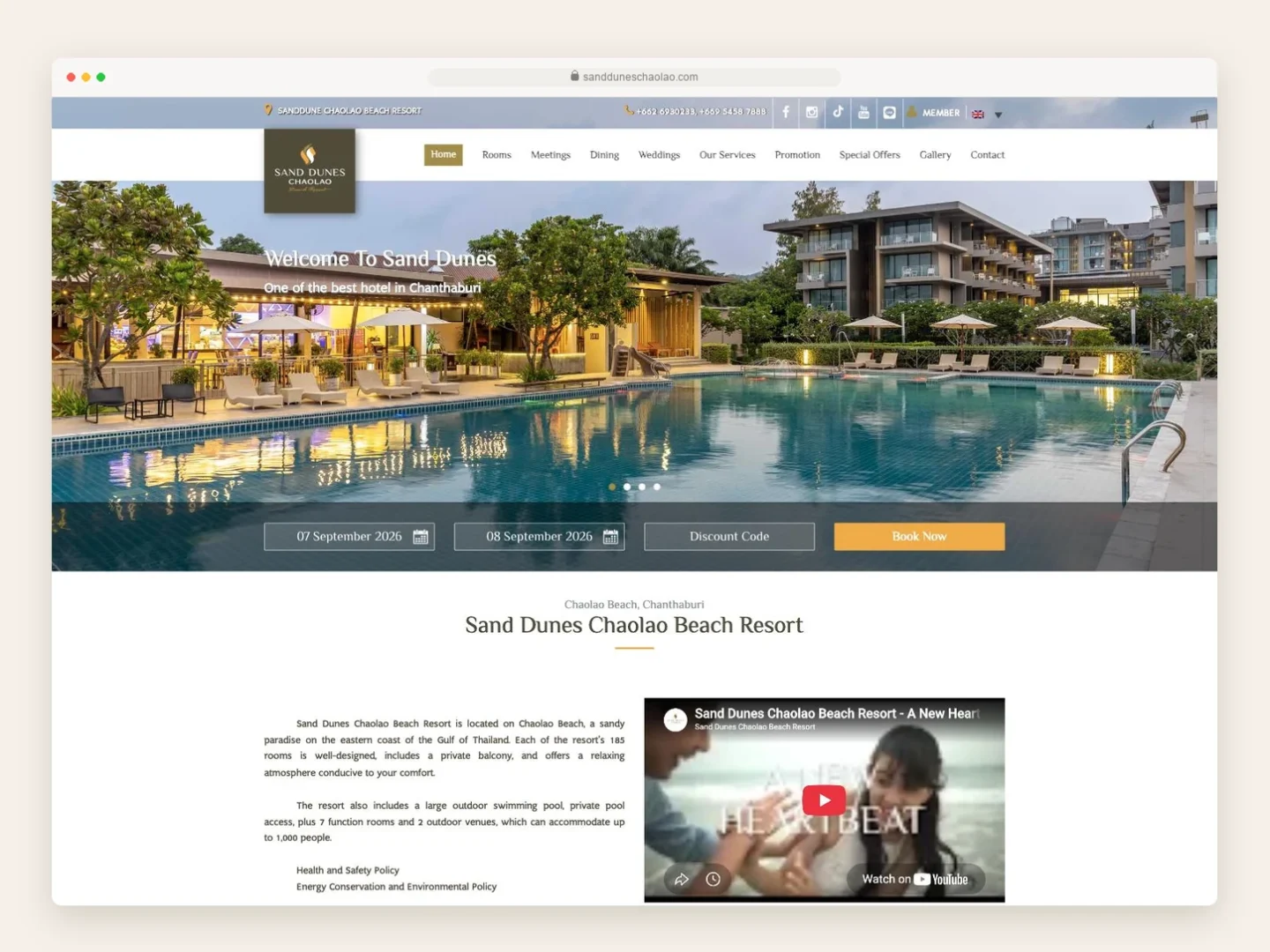 หน้าแรกเว็บไซต์ Sand Dunes Chaolao Beach Resort จันทบุรี แสดงสระว่ายน้ำและแถบจองห้องพัก